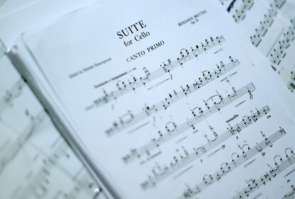 Partitura de la 'Suite para chelo de Britten', que Sheku Kanneh-Mason interpretó en el concierto de Madrid. 
