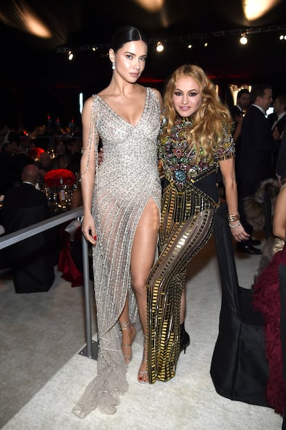 Adriana Lima y Paulina Rubio en la fiesta contra el sida de Elton John.