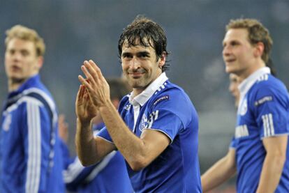 Raúl celebra el pase al final del partido