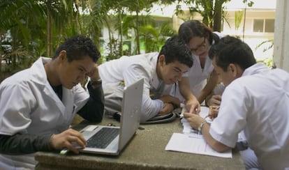 Alumnos de la Universidad de Veracruz (M&eacute;xico), la tercera de este pa&iacute;s en n&uacute;mero de estudiantes (55.000 alumnos).