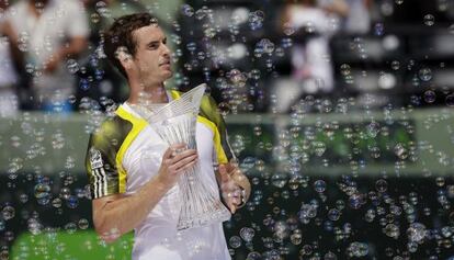 Murray, con el trofeo de campeón.