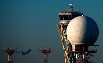 Torre de control del aeropuerto de Barcelona-El Prat.