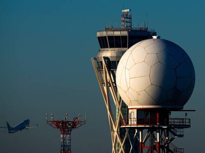 Torre de control del aeropuerto de Barcelona-El Prat.