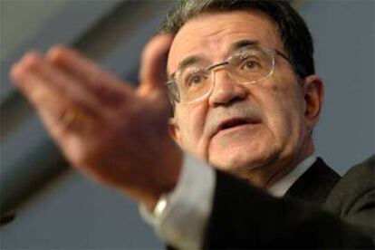 El líder de la izquierda italiana, Romano Prodi, en Bruselas en 2004 cuando presidía la Comisión Europea.