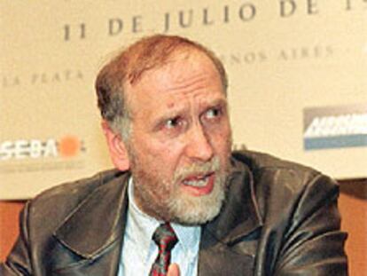 Bobby Fischer, durante una conferencia de prensa celebrada en Buenos Aires en junio de 1996.