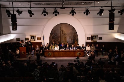 Dirigentes del sindicato CGT dan un conferencia de prensa en la sede del sindicato en el marco del paro nacional, este 9 de mayo.