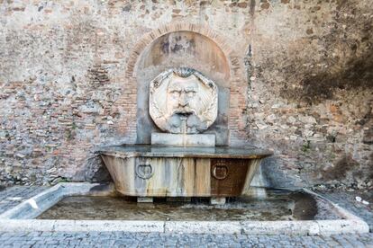 Fuente en el Giardino degli Aranci (el jardín de los naranjos), en la colina romana del Aventino.