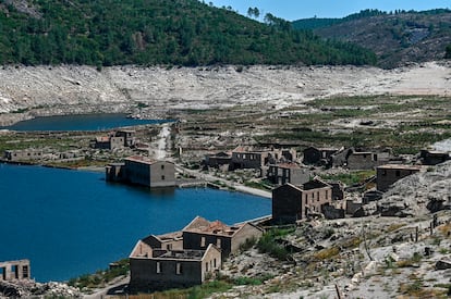 Aceredo (Galicia), el pueblo fantasma que emergió del agua a causa de la acuciante sequía, el pasado agosto.