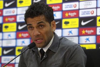 Dani Alves, durante la rueda de prensa en Barcelona.