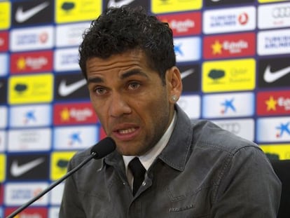 Dani Alves, durante la rueda de prensa en Barcelona.