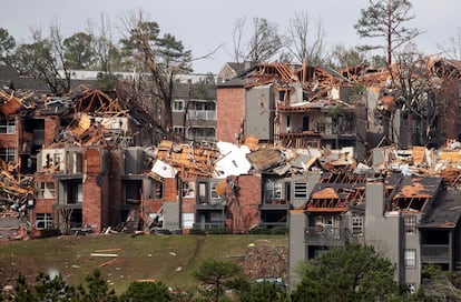 Restos del conjunto residencial Calais luego del paso del tornado. 