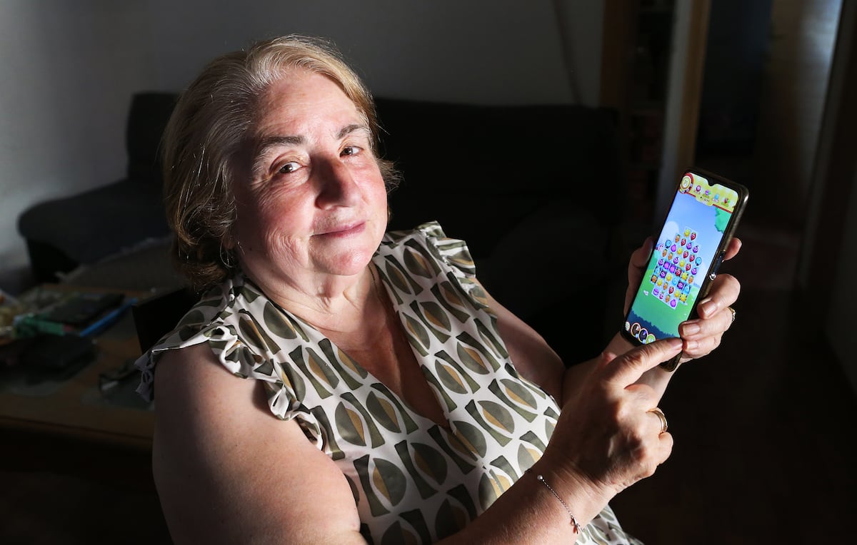 Las personas mayores utilizan cada vez más el móvil, sobre todo para jugar: “Los mayores de 65 años que juegan están muy entusiasmados” |  Tecnología
