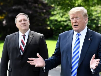 Donald Trump, junto l secretario de Estado, Mike Pompeo.