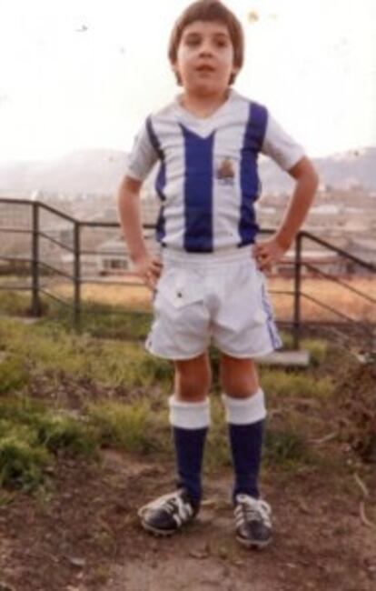 El periodista Ander Izaguirre de pequeño con la equipación de la Real Sociedad.