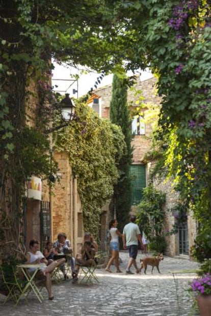 Calle del pueblo de Peratallada, en Girona. 