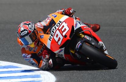 Marc Márquez toma una curva durante el GP de Jerez