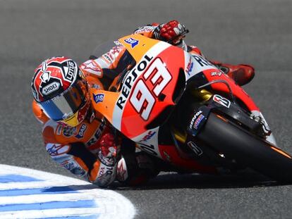 Marc Márquez toma una curva durante el GP de Jerez