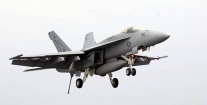 Un caza de combate F/A-18 Super Hornet como el utilizado en la película 'Top Gun: Maverick'.