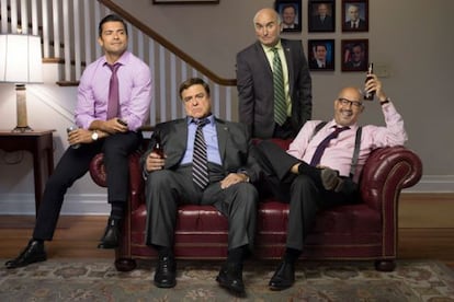 Mark Consuelos, John Goodman, Matt Malloy y Clark Johnson interpretan a cuatro senadores en 'Alpha House'.