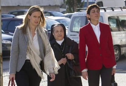 La monja Pilar Hoyos llegando al juzgado