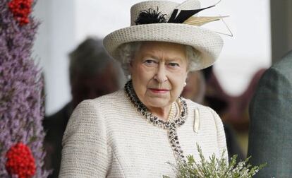 La reina Isabel II durante un evento en Braemar.