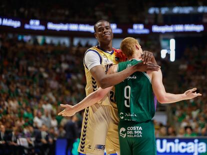 Alberto Díaz (i) y Moussa Diagne, durante el partido entre el Unicaja y UCAM Murcia.