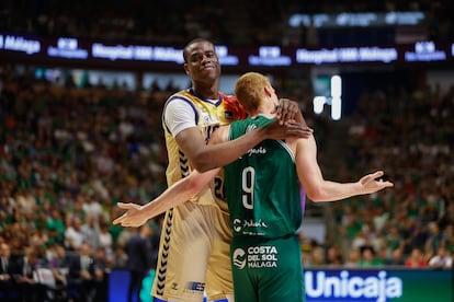 Alberto Díaz (i) y Moussa Diagne, durante el partido entre el Unicaja y UCAM Murcia.