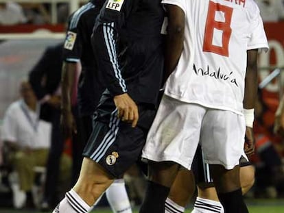 Guti se encara con Zokora tras recibir una falta.