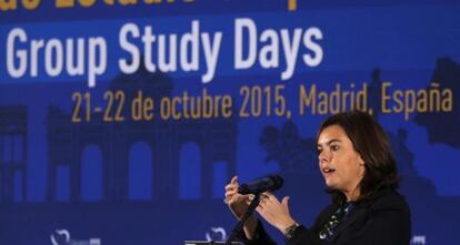 La vicepresidenta del Gobierno, Soraya S&aacute;enz de Santamar&iacute;a, durante su participaci&oacute;n en unas jornadas de estudio previas al Congreso que el Partido Popular Europeo (PPE).