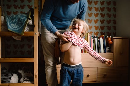 La sobreprotección es uno de los errores comunes que cometen las familias y consiste en intervenir en la vida del niño.