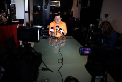 Venezuelan journalist "Kico" Bautista speaks during a press conference in Caracas on May 27.
