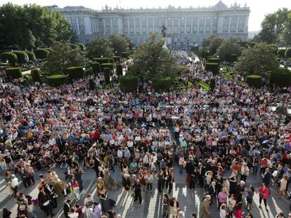 Vista del p&uacute;blico que ayer asisti&oacute; a &#039;La Traviata&#039; en la Plaza de Oriente.