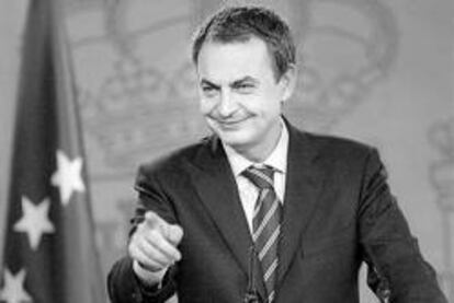 Zapatero sugiere que el superávit de 2007 rebasará el 1,8% del PIB