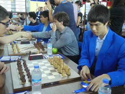 El equipo de EEUU al inicio del encuentro frente a Georgia C: en primer plano, Robson, seguido de Shankland, So y Caruana.