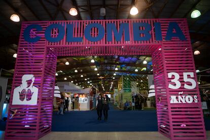 Un arco conmemorativo recuerda a los visitantes que la FILBO cumple 35 años con esta edición.