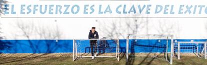 Munir posa en las instalaciones del Alavés.