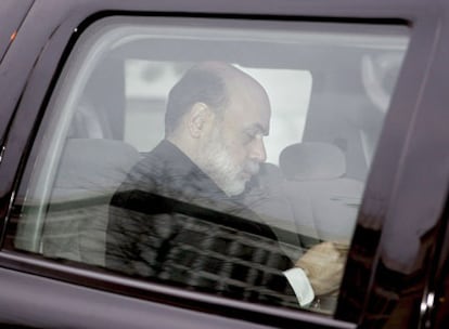 El presidente de la Reserva Federal, Ben Bernanke, llega a la sede de la institución en Washington.