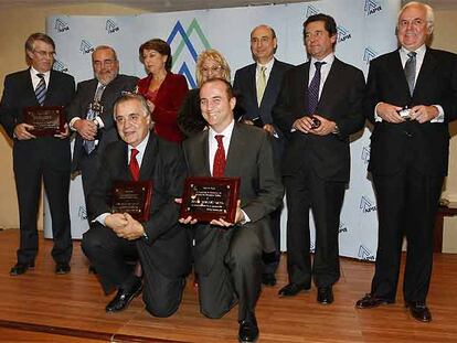 Javier Gómez Navarro, Magdalena Álvarez, recibieron ayer los premios Tintero y Secante