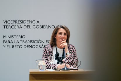 Teresa Ribera, el 19 de abril tras la firma de la renovación y mejora de la flota estatal de aviones anfibios contra incendios forestales.