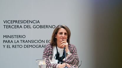 Teresa Ribera, el 19 de abril tras la firma de la renovación y mejora de la flota estatal de aviones anfibios contra incendios forestales.