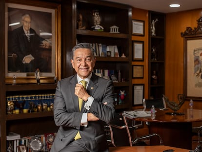 Raúl Contreras Bustamante, en su oficina en Ciudad Universitaria, el 18 de octubre del 2023.