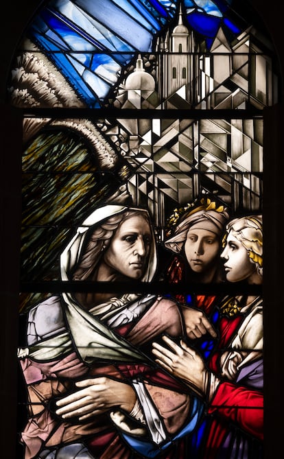 Vidriera nueva en la catedral de Segovia, obra de Carlos Muñoz de Pablos.