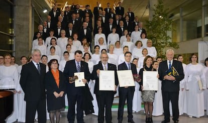 Junto al Orfeón Donostiarra y en el centro, Pedro Rodríguez, presidente de la Federación de Sociedades Musicales.