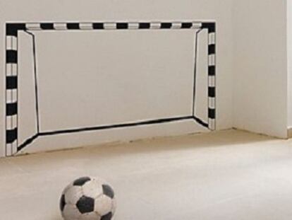 Vinilo en la web que simula una portería de fútbol de la web Curiosite.
