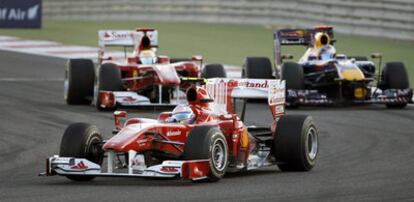 de su compañero en Ferrari, Felipe Massa, que supera también al Red Bull de Vettel.