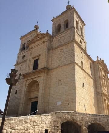 Iglesia de Santiago Apóstol, en Cigales, conocida popularmente como la catedral del vino.