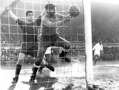 Una imagen del Barceloan-Sevilla de 1957.