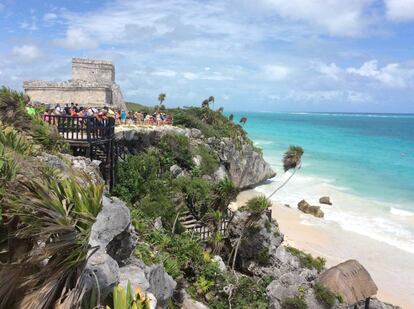 Restos de la fortaleza de Tulum sobre la llamada playa de las ruinas, en la Riviera Maya.