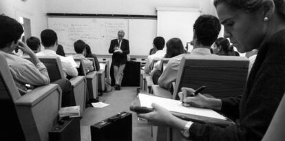 Clase impartida en la escuela de negocios del Instituto de Empresa en 1992.