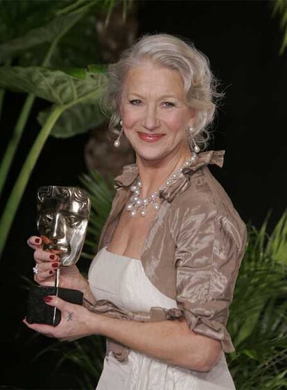 Helen Mirren ha sido la mejor actriz para la Academia británica gracias a su interpretación en la película <i>La Reina</i>, dirigida por Stephen Frears. Mirren, nominada también a mejor actriz en los Oscar, está cosechando importantes premios, ya que también consiguió el Globo de Oro.